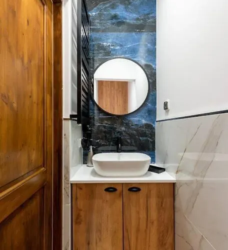 Tuz Przy Wawelu Apartment *