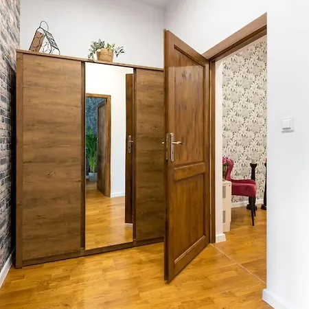 Tuz Przy Wawelu Krakow