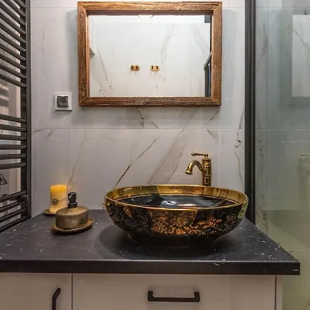 Tuz Przy Wawelu Krakow