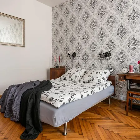 Tuz Przy Wawelu Krakau